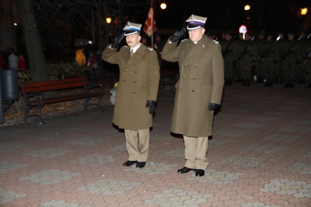 Wieniec złożyli zastępca komendanta CSiI w Zegrzu ppłk Karol Sawicki i ks.ppłk Waldemar Rawiński