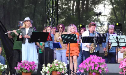 Występ Nieporęckiej Orkiestry Dętej  podczas Święta Gminy Nieporęt.