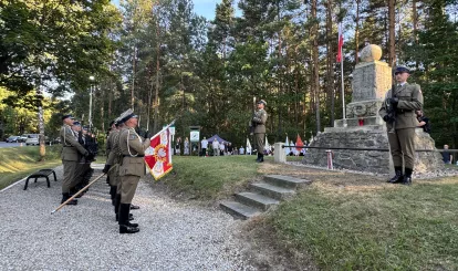 Uroczystości z okazji 106. rocznicy Bitwy Warszawskiej przy pomniku 28. Pułku Strzelców Kaniowskich w Wólce Radzymińskiej – wspólnie oddaliśmy hołd bohaterom - fot UGN