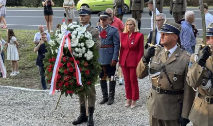 Uroczystości z okazji 106. rocznicy Bitwy Warszawskiej przy pomniku 28. Pułku Strzelców Kaniowskich w Wólce Radzymińskiej – wspólnie oddaliśmy hołd bohaterom - fot UGN