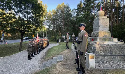 Uroczystości z okazji 106. rocznicy Bitwy Warszawskiej przy pomniku 28. Pułku Strzelców Kaniowskich w Wólce Radzymińskiej – wspólnie oddaliśmy hołd bohaterom - fot UGN