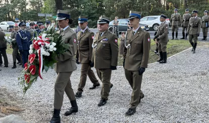 Uroczystości z okazji 106. rocznicy Bitwy Warszawskiej przy pomniku 28. Pułku Strzelców Kaniowskich w Wólce Radzymińskiej – wspólnie oddaliśmy hołd bohaterom - fot UGN