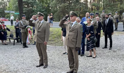 Uroczystości z okazji 106. rocznicy Bitwy Warszawskiej przy pomniku 28. Pułku Strzelców Kaniowskich w Wólce Radzymińskiej – wspólnie oddaliśmy hołd bohaterom - fot UGN
