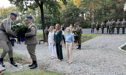 Uroczystości z okazji 106. rocznicy Bitwy Warszawskiej przy pomniku 28. Pułku Strzelców Kaniowskich w Wólce Radzymińskiej – wspólnie oddaliśmy hołd bohaterom - fot UGN