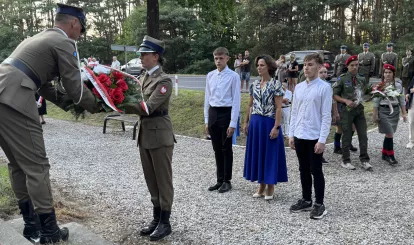 Uroczystości z okazji 106. rocznicy Bitwy Warszawskiej przy pomniku 28. Pułku Strzelców Kaniowskich w Wólce Radzymińskiej – wspólnie oddaliśmy hołd bohaterom - fot UGN