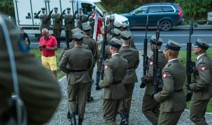 Uroczystości z okazji 106. rocznicy Bitwy Warszawskiej przy pomniku 28. Pułku Strzelców Kaniowskich w Wólce Radzymińskiej – wspólnie oddaliśmy hołd bohaterom - fot. Olo Wąsik